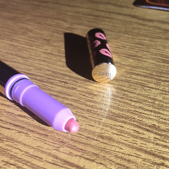 SALE!🌞(Almost New) The Lip Architect Tarte - Picture 8 of 8